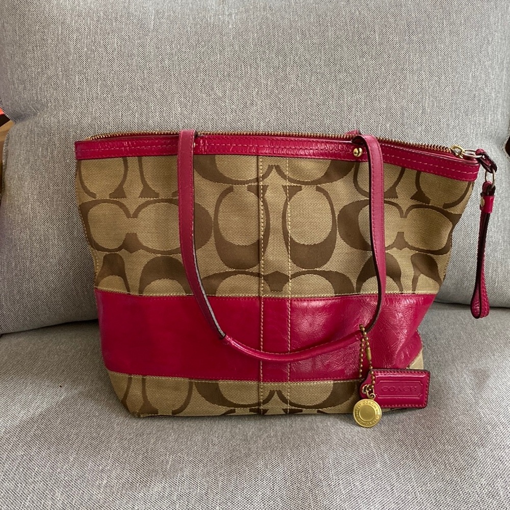 Jacquard and hot pink Coach bag with zipper